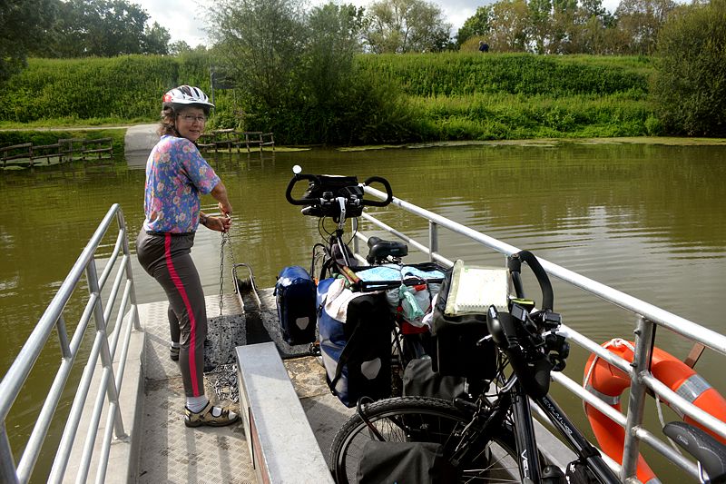 Selbstbedienungsfähre über den Fluß L'Authion
Radreise Loire - Frankreich 2014
Keywords: Rad;2014;Frankreich