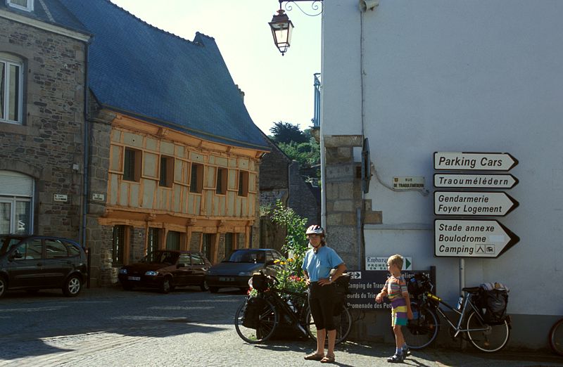 Straßenecke in Pontrieux
Bretagne 2005
Keywords: Rad;Frankreich;2005